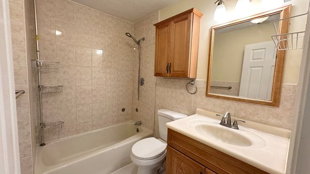12 Strawberry Bank Rd 11, Nashua, NH 03062