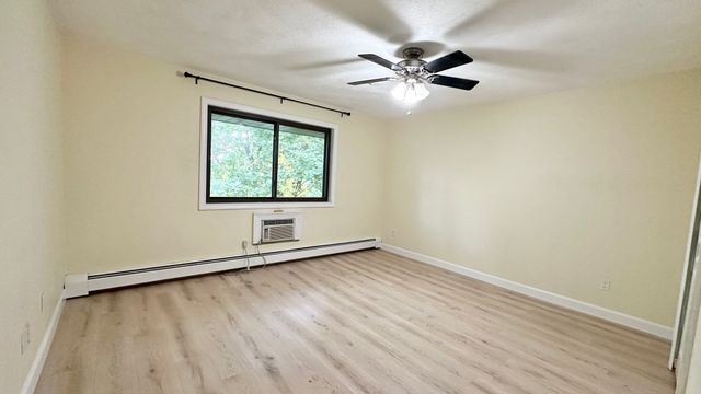12 Strawberry Bank Rd 11, Nashua, NH 03062