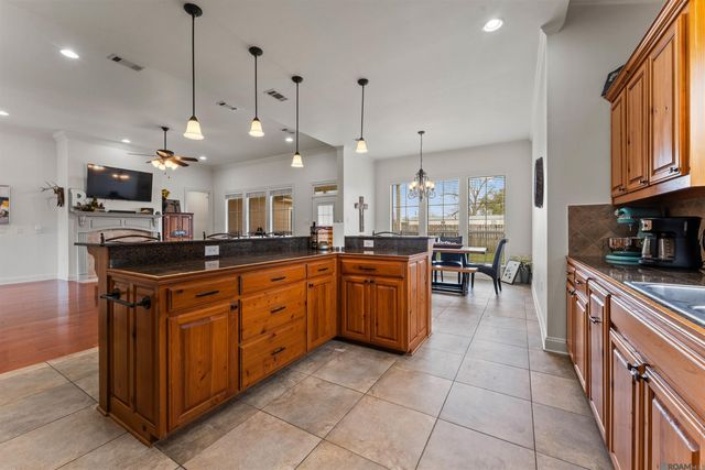 12490 Plantation Creek Dr, Geismar, LA 70734