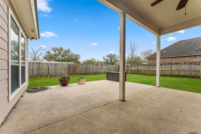 12490 Plantation Creek Dr, Geismar, LA 70734