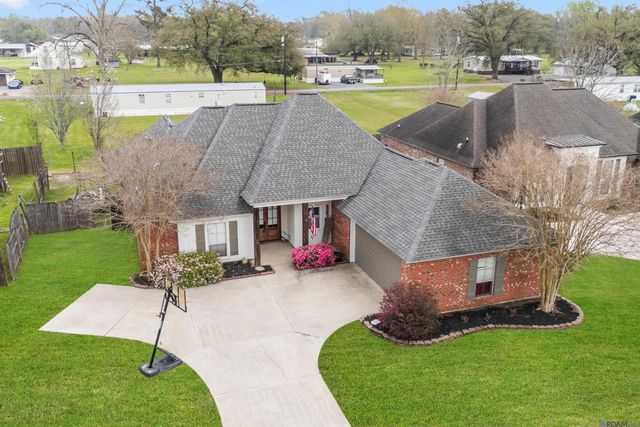 12490 Plantation Creek Dr, Geismar, LA 70734