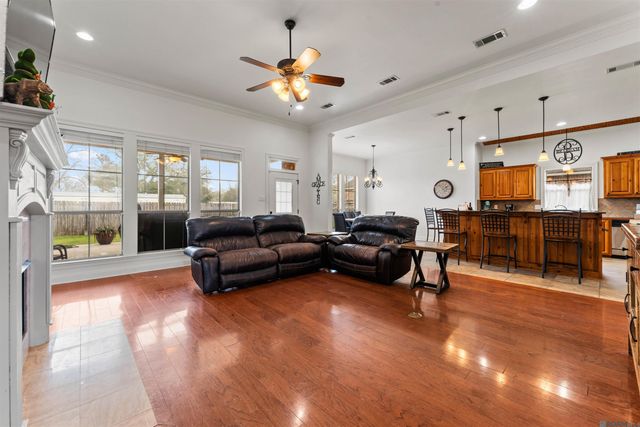 12490 Plantation Creek Dr, Geismar, LA 70734