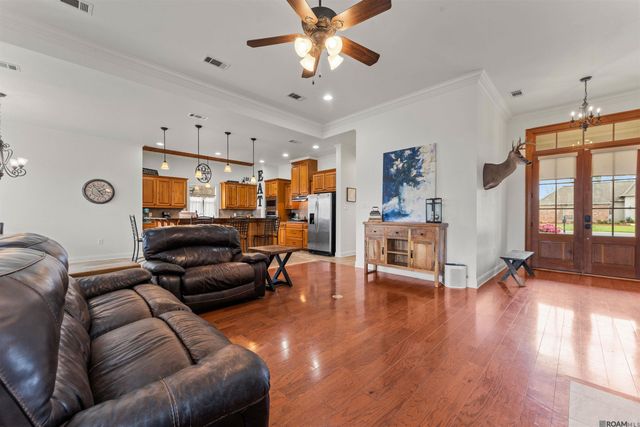 12490 Plantation Creek Dr, Geismar, LA 70734