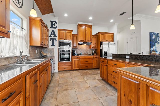 12490 Plantation Creek Dr, Geismar, LA 70734