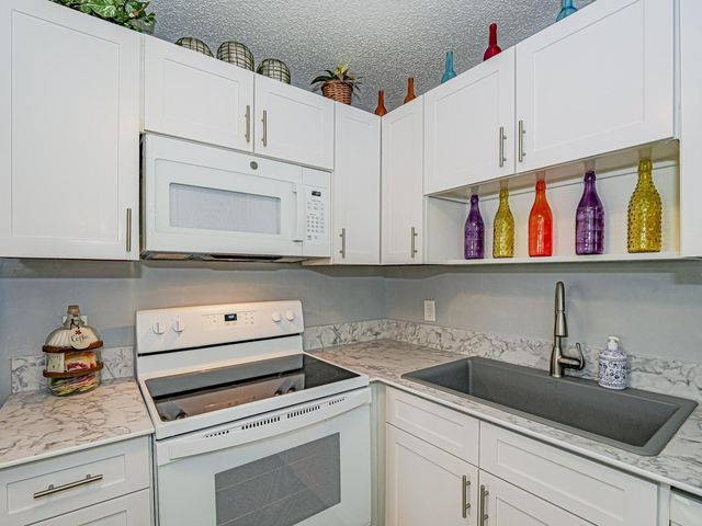 28 Vista Gardens Trail 105, Vero Beach, FL 32962