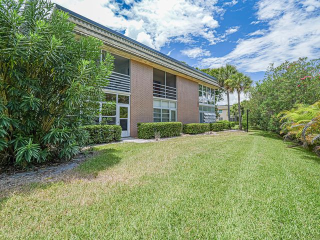 28 Vista Gardens Trail 105, Vero Beach, FL 32962