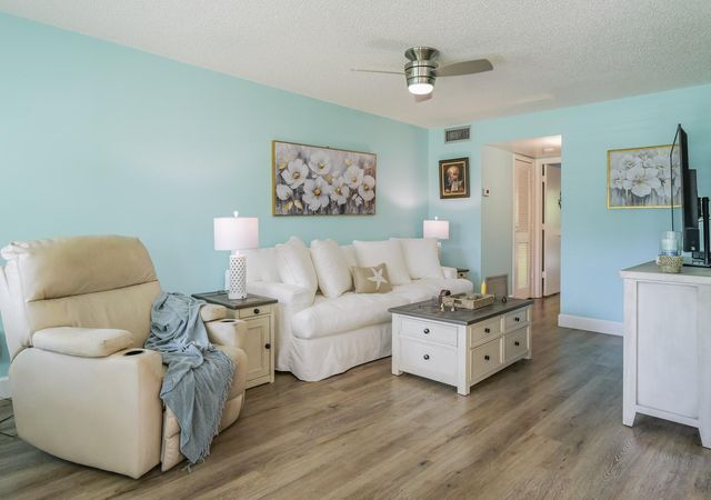 28 Vista Gardens Trail 105, Vero Beach, FL 32962