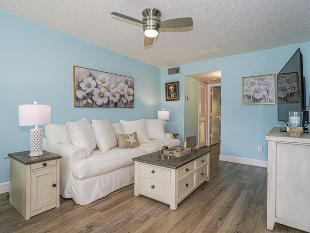 28 Vista Gardens Trail 105, Vero Beach, FL 32962