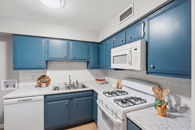1401 Forest Edge Drive 8, Arlington, TX 76013
