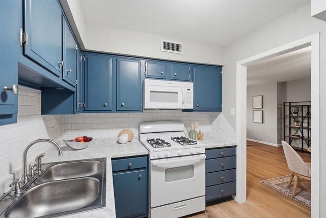 1401 Forest Edge Drive 8, Arlington, TX 76013