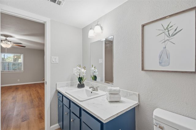 1401 Forest Edge Drive 8, Arlington, TX 76013