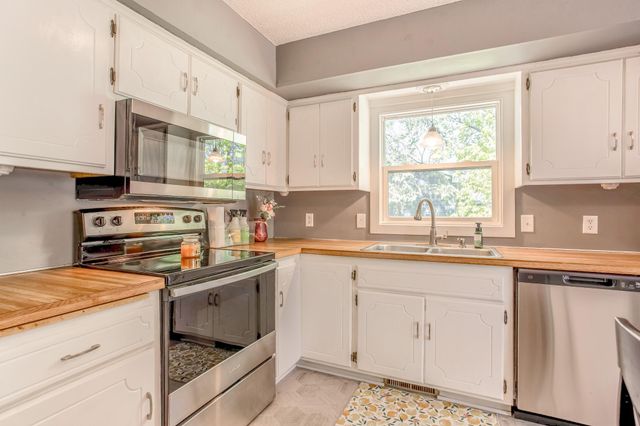 3625 115th Avenue NW, Coon Rapids, MN 55433