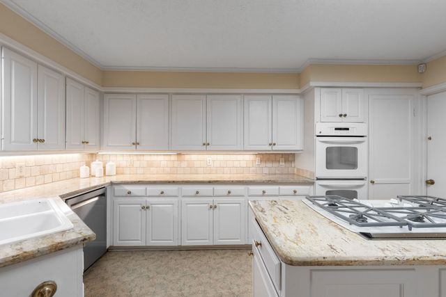 6950 Midcrest Drive, Dallas, TX 75254