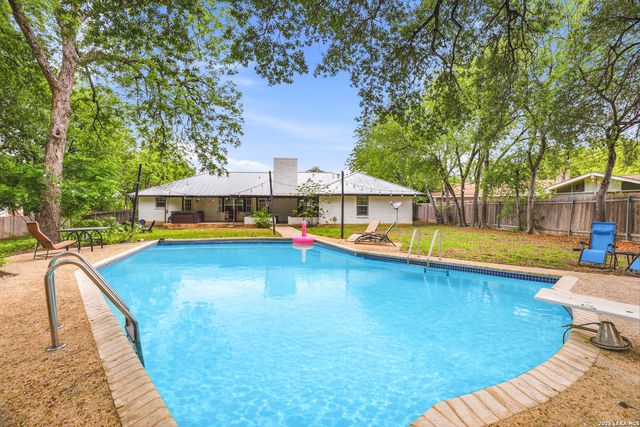 100 Northcrest, Castle Hills, TX 78213