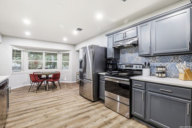 100 Northcrest, Castle Hills, TX 78213