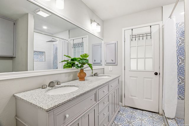 100 Northcrest, Castle Hills, TX 78213