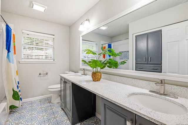 100 Northcrest, Castle Hills, TX 78213