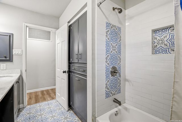 100 Northcrest, Castle Hills, TX 78213