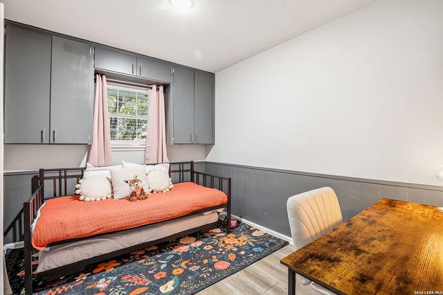 100 Northcrest, Castle Hills, TX 78213