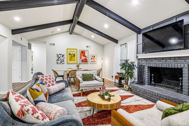 100 Northcrest, Castle Hills, TX 78213