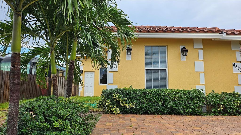 4585 Boatman St #20, Lake Worth, FL 33463