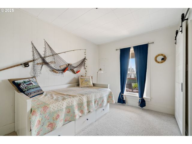 210 CYPRESS Ave, Garibaldi, OR 97118