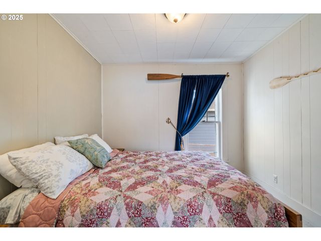 210 CYPRESS Ave, Garibaldi, OR 97118