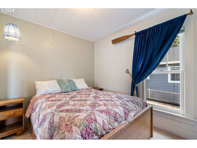 210 CYPRESS Ave, Garibaldi, OR 97118