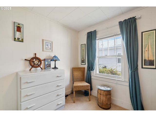 210 CYPRESS Ave, Garibaldi, OR 97118