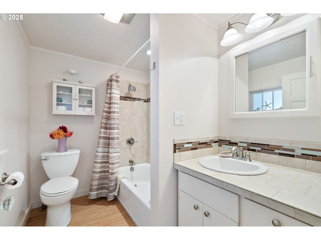 210 CYPRESS Ave, Garibaldi, OR 97118