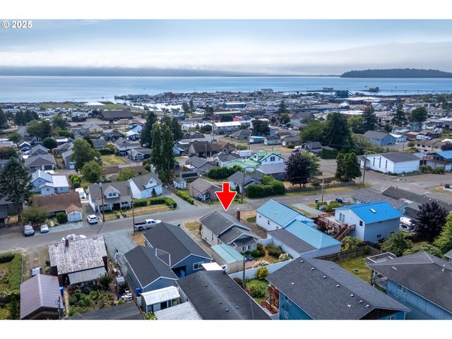 210 CYPRESS Ave, Garibaldi, OR 97118