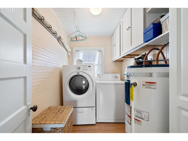 210 CYPRESS Ave, Garibaldi, OR 97118