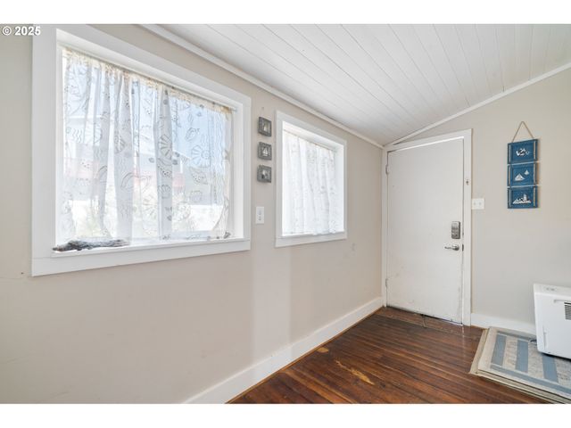 210 CYPRESS Ave, Garibaldi, OR 97118