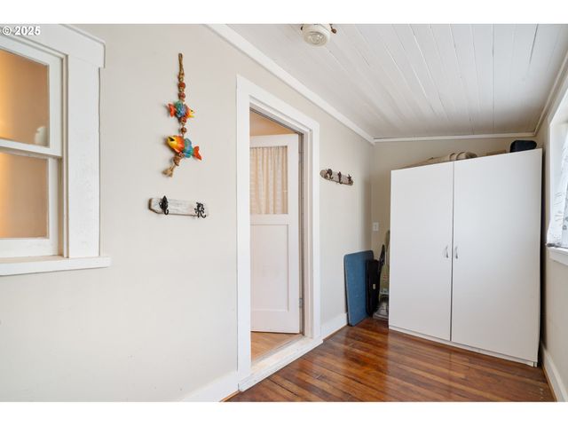 210 CYPRESS Ave, Garibaldi, OR 97118