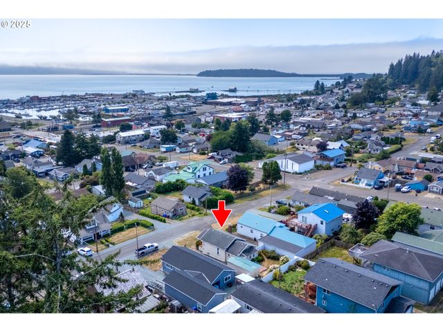 210 CYPRESS Ave, Garibaldi, OR 97118