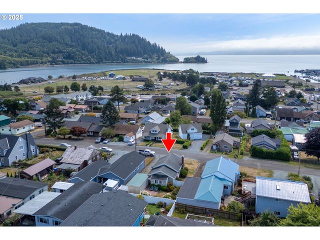 210 CYPRESS Ave, Garibaldi, OR 97118