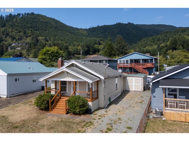 210 CYPRESS Ave, Garibaldi, OR 97118