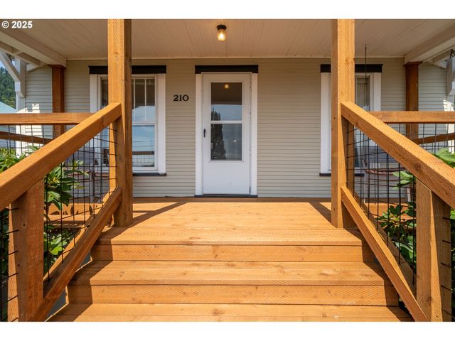 210 CYPRESS Ave, Garibaldi, OR 97118