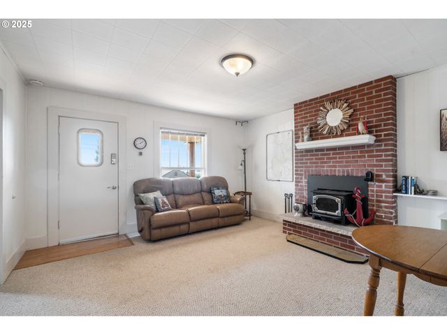 210 CYPRESS Ave, Garibaldi, OR 97118