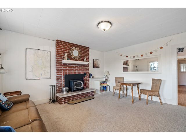 210 CYPRESS Ave, Garibaldi, OR 97118