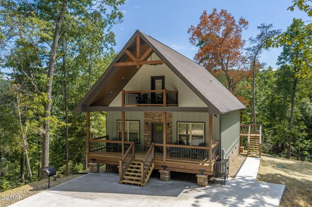 1756 Stinnett Road, Sevierville, TN 37876