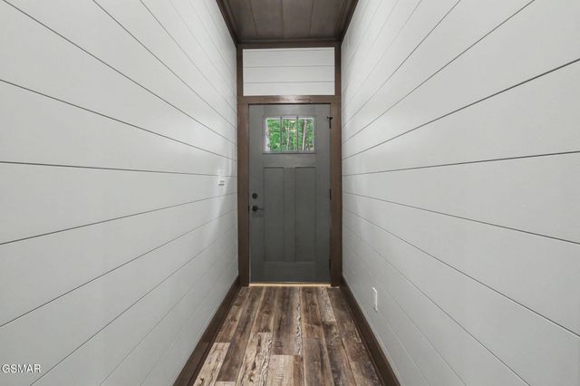 1756 Stinnett Road, Sevierville, TN 37876
