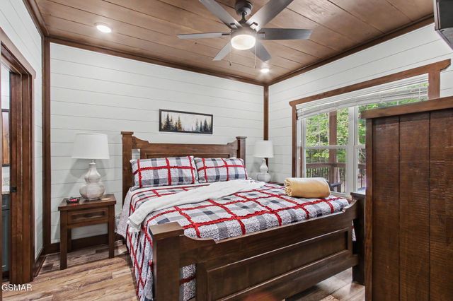 1756 Stinnett Road, Sevierville, TN 37876
