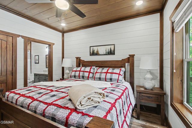 1756 Stinnett Road, Sevierville, TN 37876