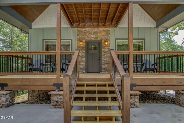 1756 Stinnett Road, Sevierville, TN 37876