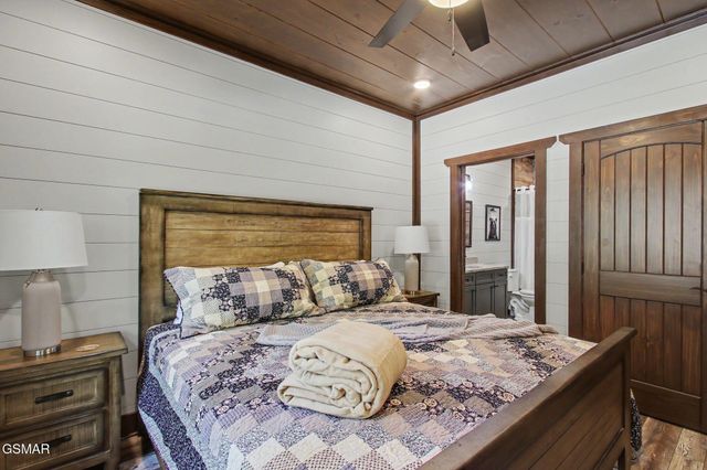 1756 Stinnett Road, Sevierville, TN 37876