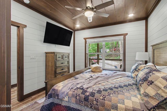 1756 Stinnett Road, Sevierville, TN 37876