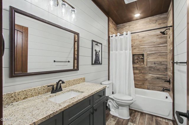 1756 Stinnett Road, Sevierville, TN 37876