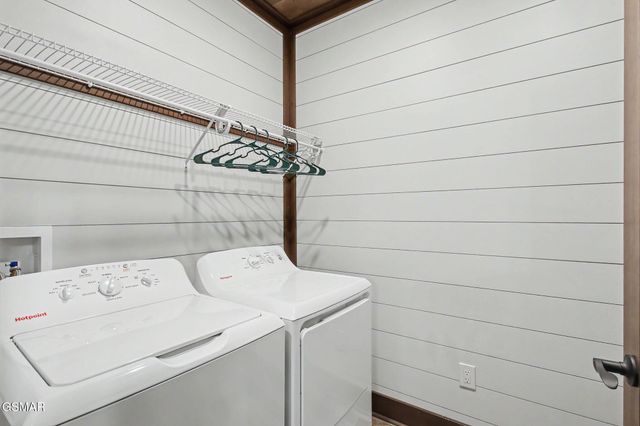 1756 Stinnett Road, Sevierville, TN 37876