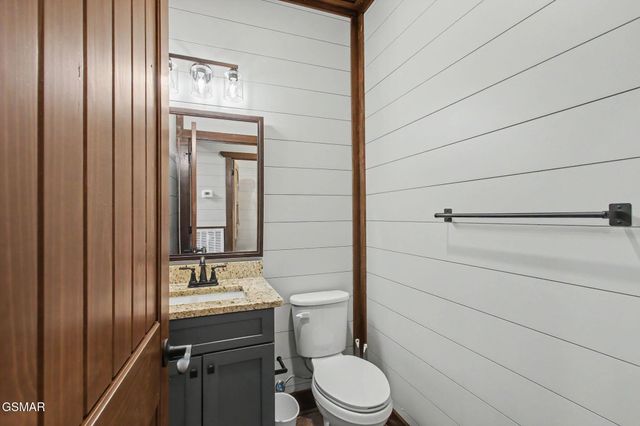 1756 Stinnett Road, Sevierville, TN 37876